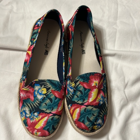 American eagle AE women’s loafer slide on canvas shoe size 9, navy blue floral - Picture 3 of 5